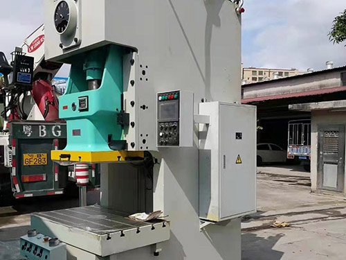 如（rú）何保養壓力（lì）機的油缸